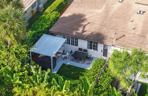Fort Lauderdale Apartment | Private Oasis with Hot Tub 8 min from the beach