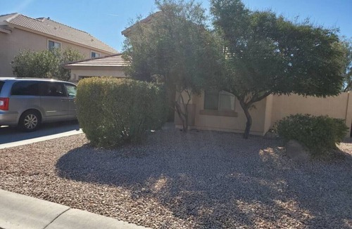 San Tan Valley House | Private putting green at Johnson Ranch 3 bedroom