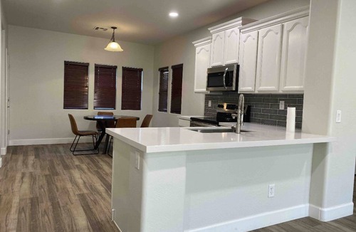 Emperor Estates House | Private Sanctuary 3 Bedrooms 2 Bathrooms Private Pool and BBQ