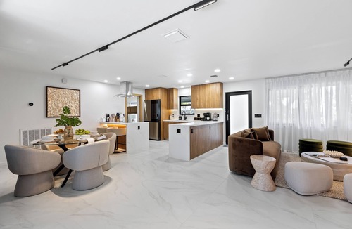 Fort Lauderdale House | Private Screened Pool + Firepit Lounge | 8 Mins to Beach | Soleil Oasis