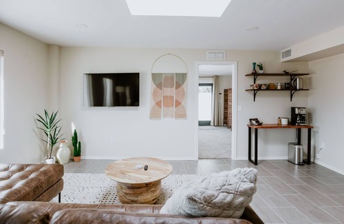 Oracle Heights Estates House | Private Suite with Mountain Views and Hummingbirds