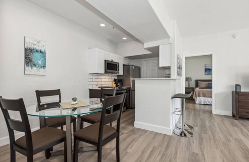 Arrowhead Ranch Apartment | Pure Suites Furnished 2 Bed Glendale Gym Pool
