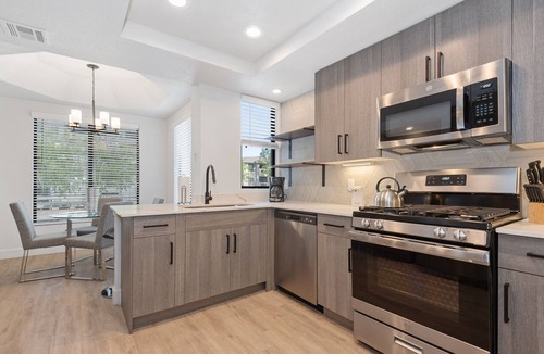 Kierland Apartment | Pure Suites Scottsdale Kierland 2 Bed Pool Gym Walk to Shops Restaurants