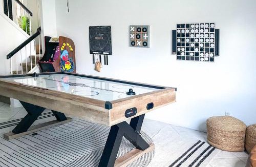 Chandler House | Putting Green! Desert Group Getaway in Chandler