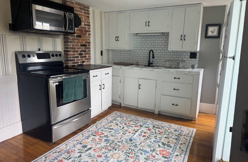 Mason House | Quaint 3-bedroom farmhouse in peaceful Mason, NH.