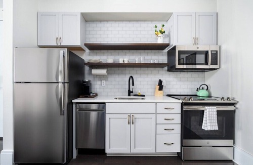 East Market District Apartment | Queen Studio Lofted Twin, Hancock House Louisville