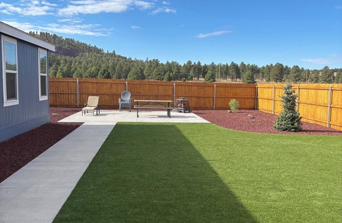 Williams House | Quiet downtown neighborhood w/mountain views, private turfed backyard, A/C & W/D