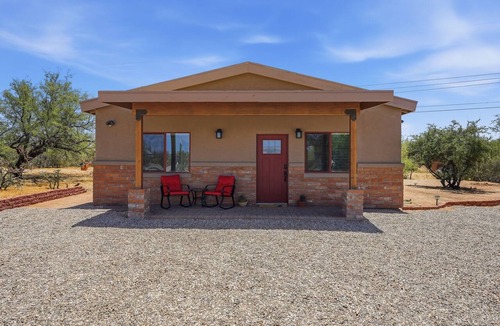 Oro Valley House | Quite 1-bedroom house with mountain views in Oro Valley.