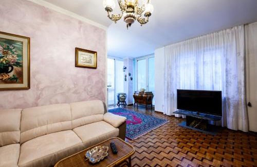 Mezzolombardo Apartment | Rètro Apartment In The Mountains