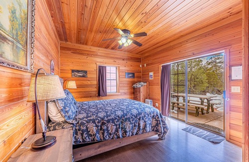 Christopher Creek Cabin | Rainbow Trout Cabin quick drive to fishing lakes, backs forest, kitchen heat+AC