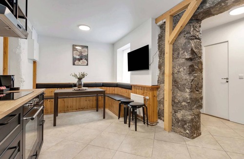 Vesturbær Apartment | Ranargata - Central Four Bedrooms Apartment A