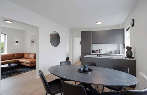 Vesturbær Apartment | Ranargata - Central Three Bedrooms Apartment