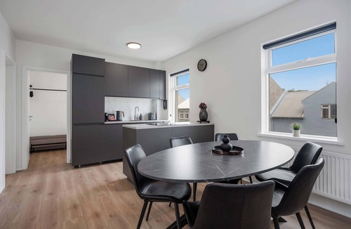 Vesturbær Apartment | Ranargata - Central Three Bedrooms Apartment