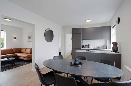 Vesturbær Apartment | Ranargata - Central Three Bedrooms Apartment