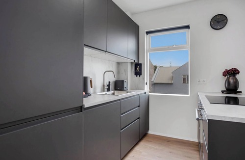 Vesturbær Apartment | Ranargata - Central Three Bedrooms Apartment
