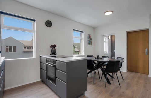 Vesturbær Apartment | Ranargata - Central Three Bedrooms Apartment