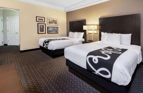 Superstition Springs House | Rare Find! 3 Pet-Friendly Units, Free Breakfast, Free Parking, Pool