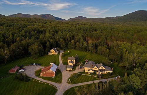 Mendon Apartment | Red Clover Two Bedroom Suite near Killington