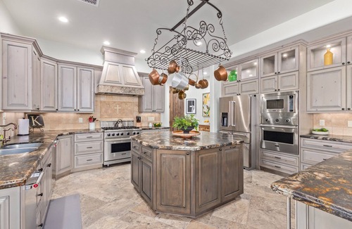 Red Mountain Ranch House | Red Mountain Private Sanctuary! Heated Pool, Spa and Putting Green! 2 Primary Suites!