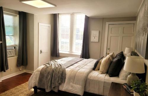 Wilmington Apartment | Redwood loft at Park Place King bed walk in closet fast WIFI and free coffee