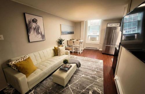 Wilmington Apartment | Redwood loft at Park Place King bed walk in closet fast WIFI and free coffee