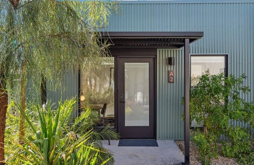 Camelback East Apartment | Refreshing Studio Apartment - 80 Walkscore!