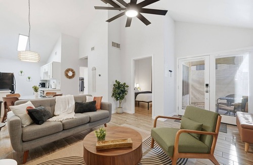 Mesa Grande House | Relax and Restore-Mesa/Tempe Townhome-Prime Location-King Bed-Walk to Sloan Park