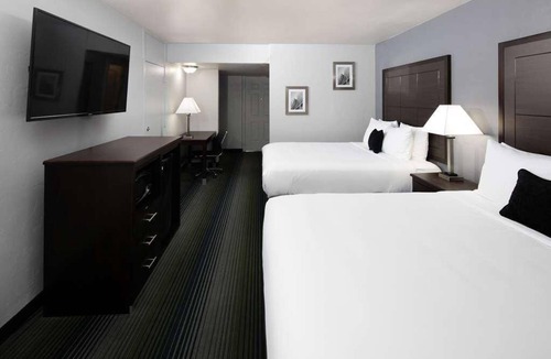 Downtown Tucson Hotel | Relax and Unwind in Downtown Tucson! 4 Kid-friendly Rooms! Outdoor Pool Onsite!