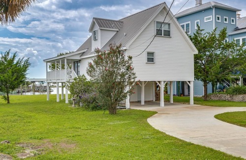 Crawfordville House | Relax at Shell Point Beach! Bring your boat to park at the dock.
