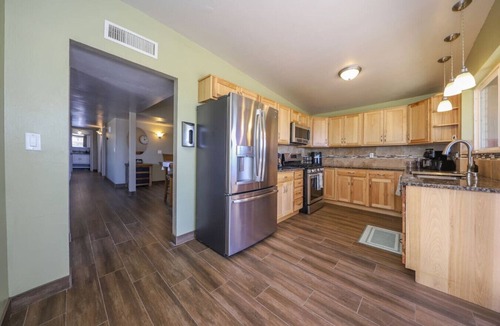 South Harrison House | Relax & Recharge Retreat 4BR w/Hot Tub