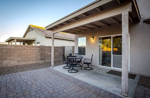 Cortaro House | Relax Tucson-Home Away from Home-1 level Living Bike-Walk path out front door