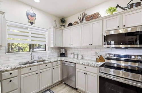 Pinetop House | Relaxing 3BR Cabin Close to Woodland Lake