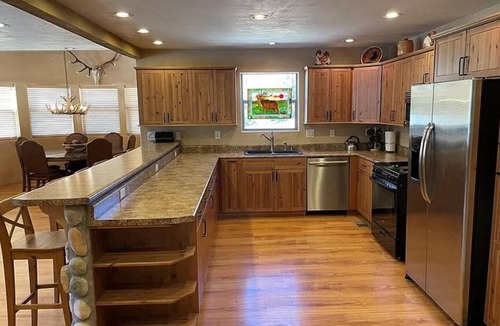 Kingman House | Relaxing 4-bedroom/5-bath house in the Hualapai Mountains above Kingman.