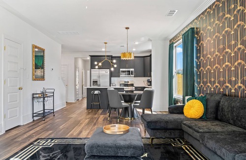 Downtown Memphis House | Relaxing Contemporary Duplex Stay