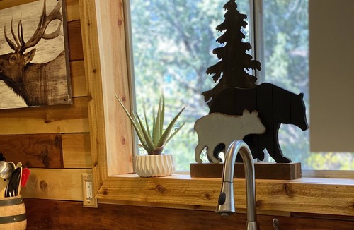Payson Cabin | Relaxing Mountain Getaway, Rivers, Fishing, Trails, Waterfalls, Hiking, Cabin