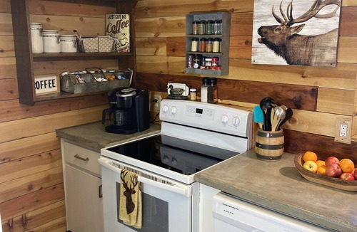 Payson Cabin | Relaxing Mountain Getaway, Rivers, Fishing, Trails, Waterfalls, Hiking, Cabin