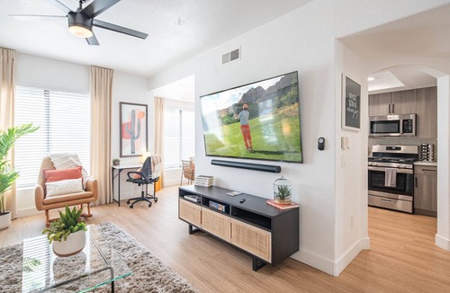 Kierland Apartment | Remodeled 2-Queen 2BR Suite | Retail & Sun Oasis