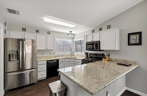 North Ranch House | Remodeled, Contemporary, Dog Friendly 2 BD Desert Oasis: Pickleball, Pool, &Yard