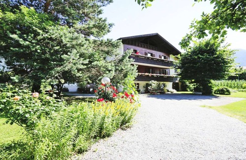Laces Apartment | Res. Gritschhof in Latsch with pool & garden