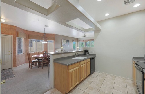 Central Scottsdale Condo | Resort-like amenities and perfectly located Scottsdale condo