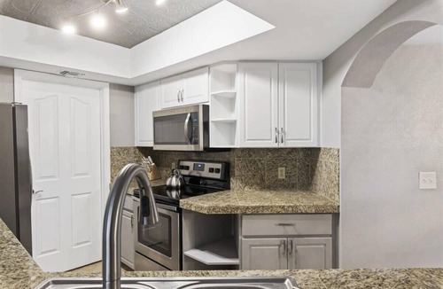 Camelback East Condo | Resort-Style Biltmore Retreat Heated Pool & Spa