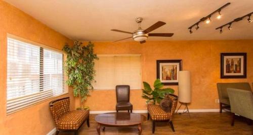 West University Apartment | Resort-Style Condo with Pool, Balcony, Walk to U of A