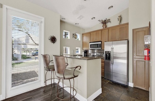 Central Scottsdale Condo | Resort-Style Scottsdale Retreat with Heated Pool. King Bed. Minutes to Old town