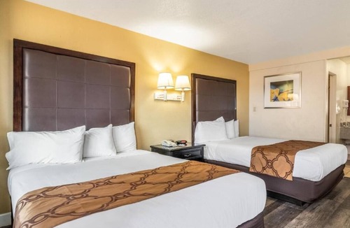 Flagstaff Hotel | Restful Charm of Flagstaff: Two Amazing Rooms Right Off Route 66