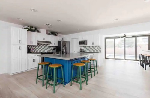 Park Scottsdale Townhouse House | Revolution Retreat- Heated Pool 5 Mins to Old Town-Hidden Room