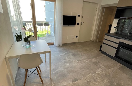Lavis Apartment | Rey residents