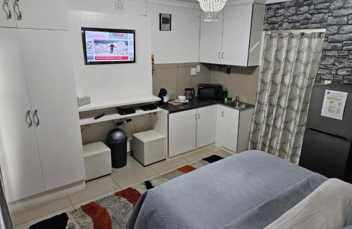 Newlands West Apartment | RJs Guesthouse
