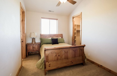 Zion National Park East Entrance Cabin | Rock Canyon Ranch Lodge 2 Zion National Park