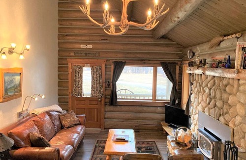 Darby Cabin | Rocky Mountains Nature Escape: Amazing Log Cabin in Darby, MT