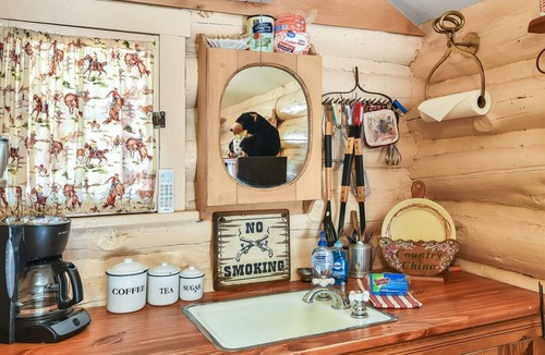 Parks House | Roger's Cabin | Historic Log Cabin in the Woods | Near Grand Canyon & Flagstaff